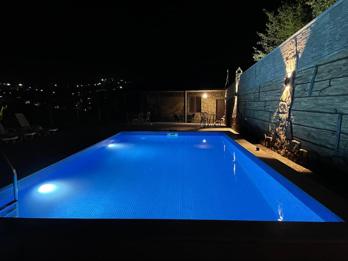 Kamar Hotel 이제반 외부 사진